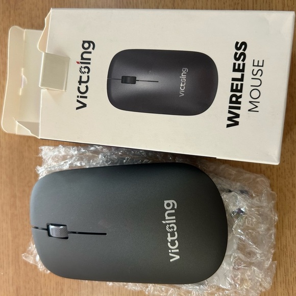 Black Wireless Mouse with Symmetrical Design - Picture 1 of 6